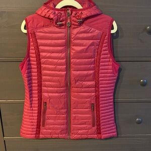 Kuhl vest burgundy Small like new